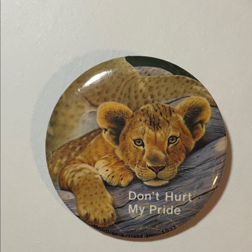 Vintage 1977 Lion Cub Button Pin